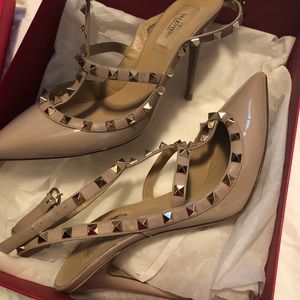 Classic Valentino Rockstuds